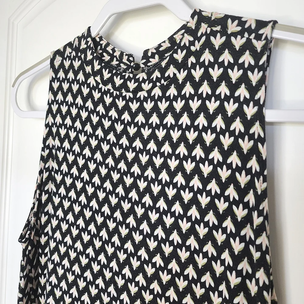 💥3/$30💥 LOFT Sleeveless Blouse - Picture 3 of 10